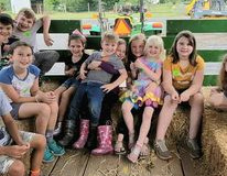 Big-group-on-hayride