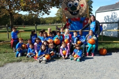 school-field-trip-with-pumpkins